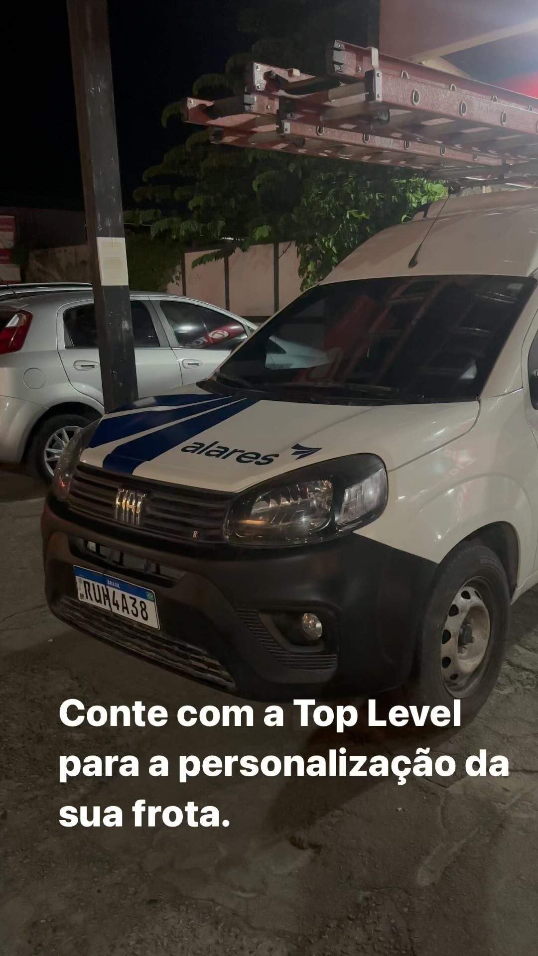 A personalização de frota com impressão em látex destaca mar