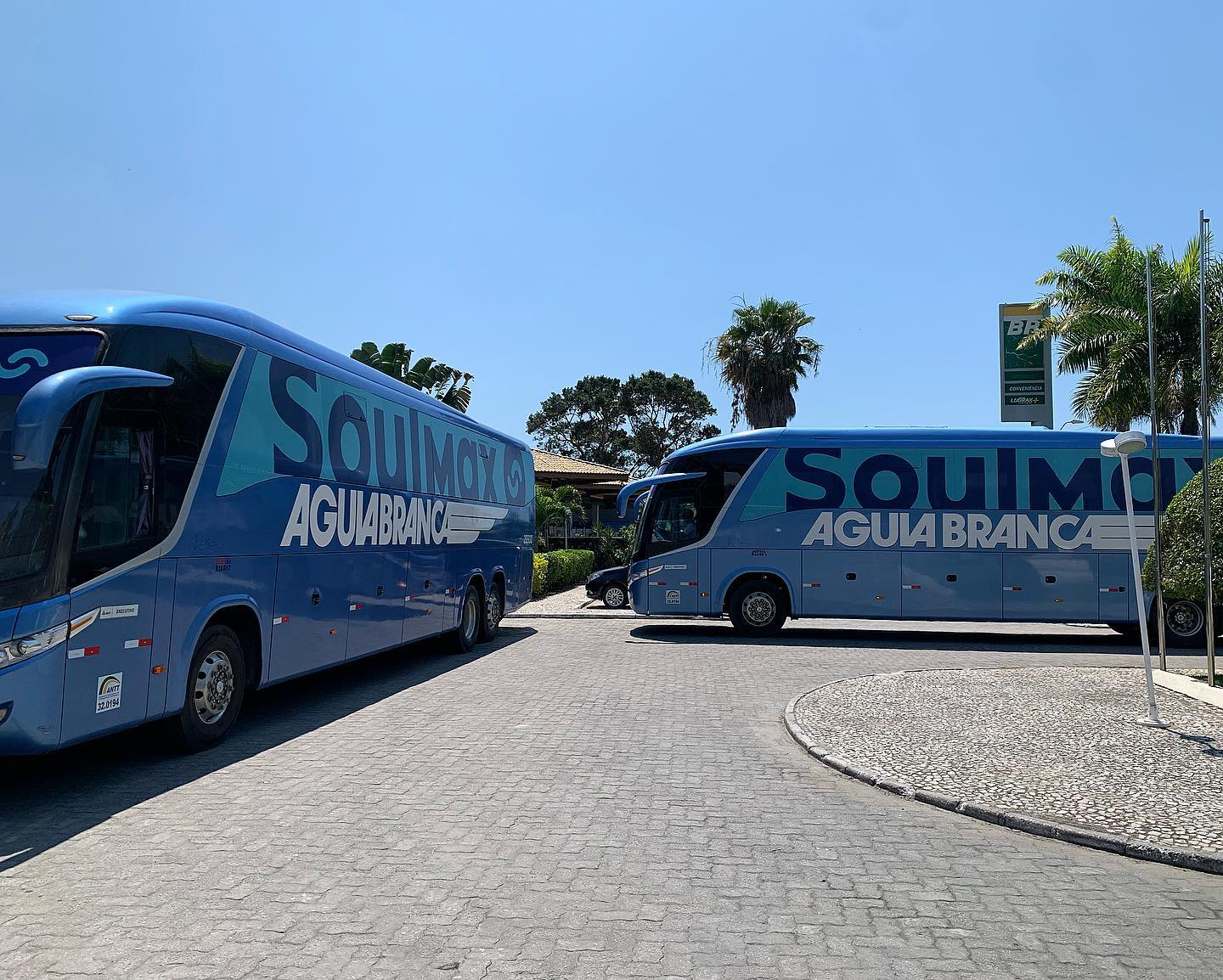 Ônibus Soulmax adesivados. #toplevel #soulmax #portoseguro #